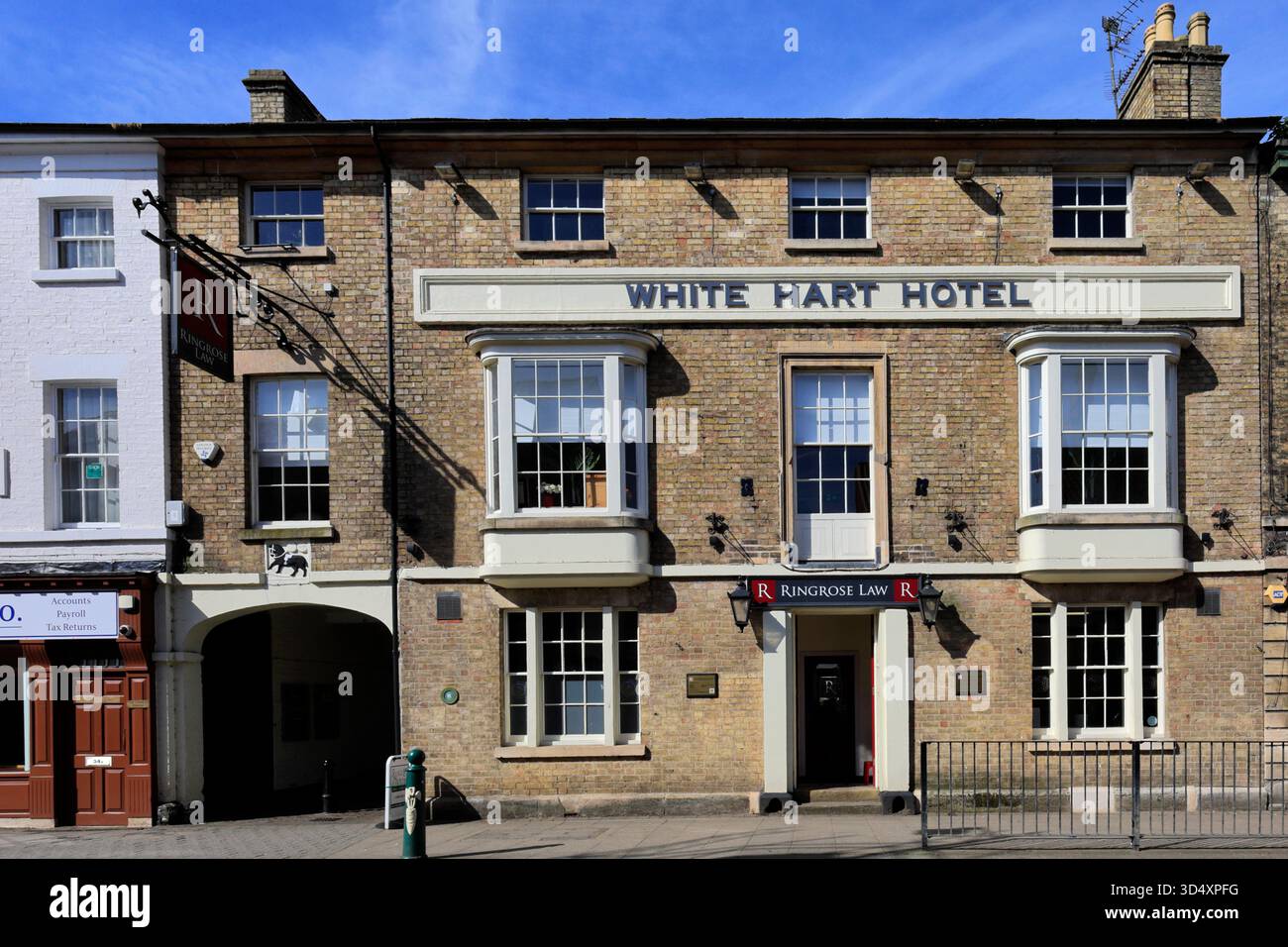 Vista dell'hotel White Hart, Sleaford Town, Lincolnshire, Inghilterra, Regno Unito Foto Stock