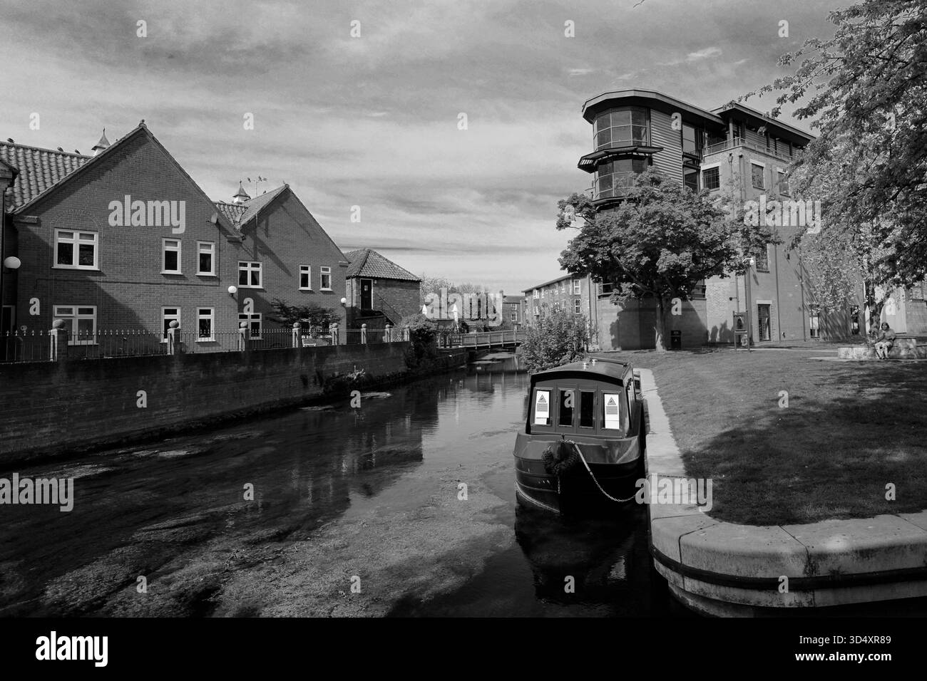 Il fiume Slea e l'Hub National Centre for Craft and Design, Sleaford Market Town, Lincolnshire, Inghilterra, Regno Unito Foto Stock