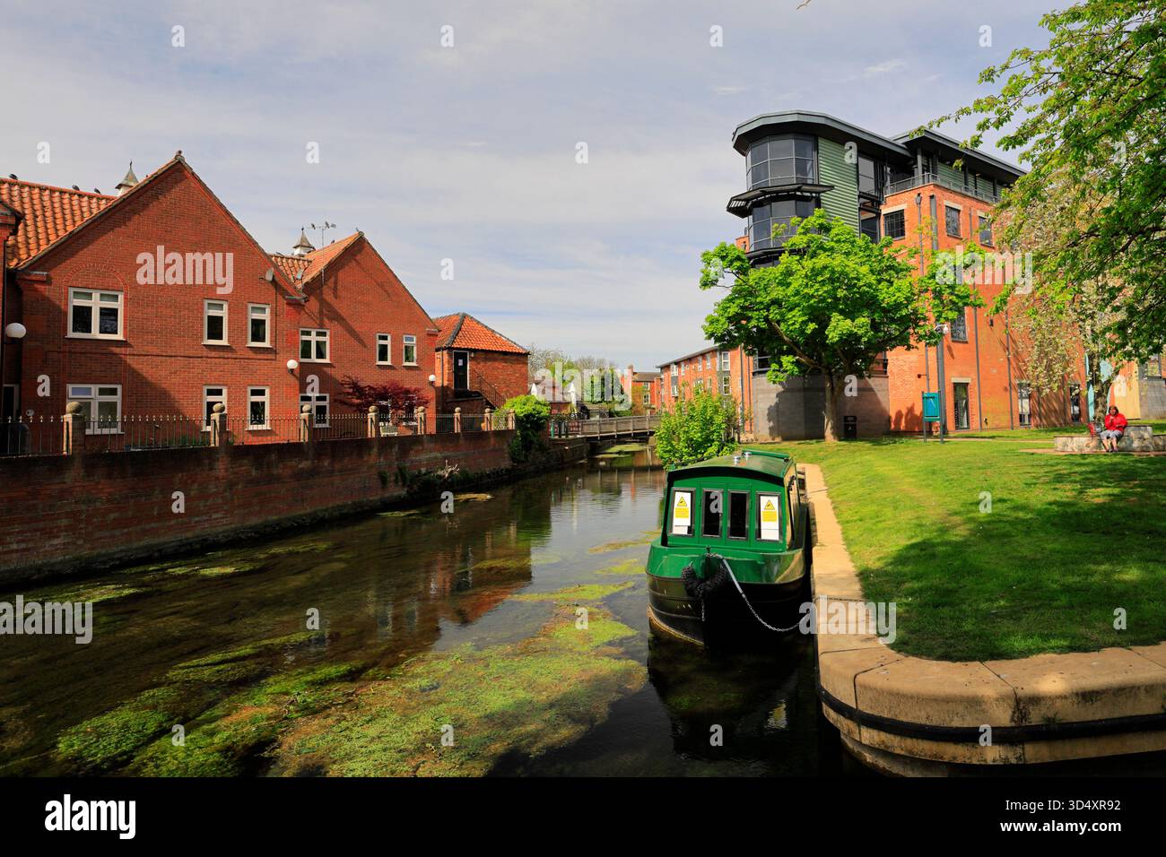 Il fiume Slea e l'Hub National Centre for Craft and Design, Sleaford Market Town, Lincolnshire, Inghilterra, Regno Unito Foto Stock