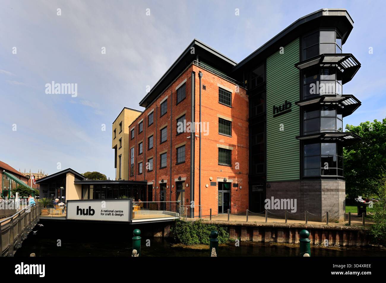 Il fiume Slea e l'Hub National Centre for Craft and Design, Sleaford Market Town, Lincolnshire, Inghilterra, Regno Unito Foto Stock