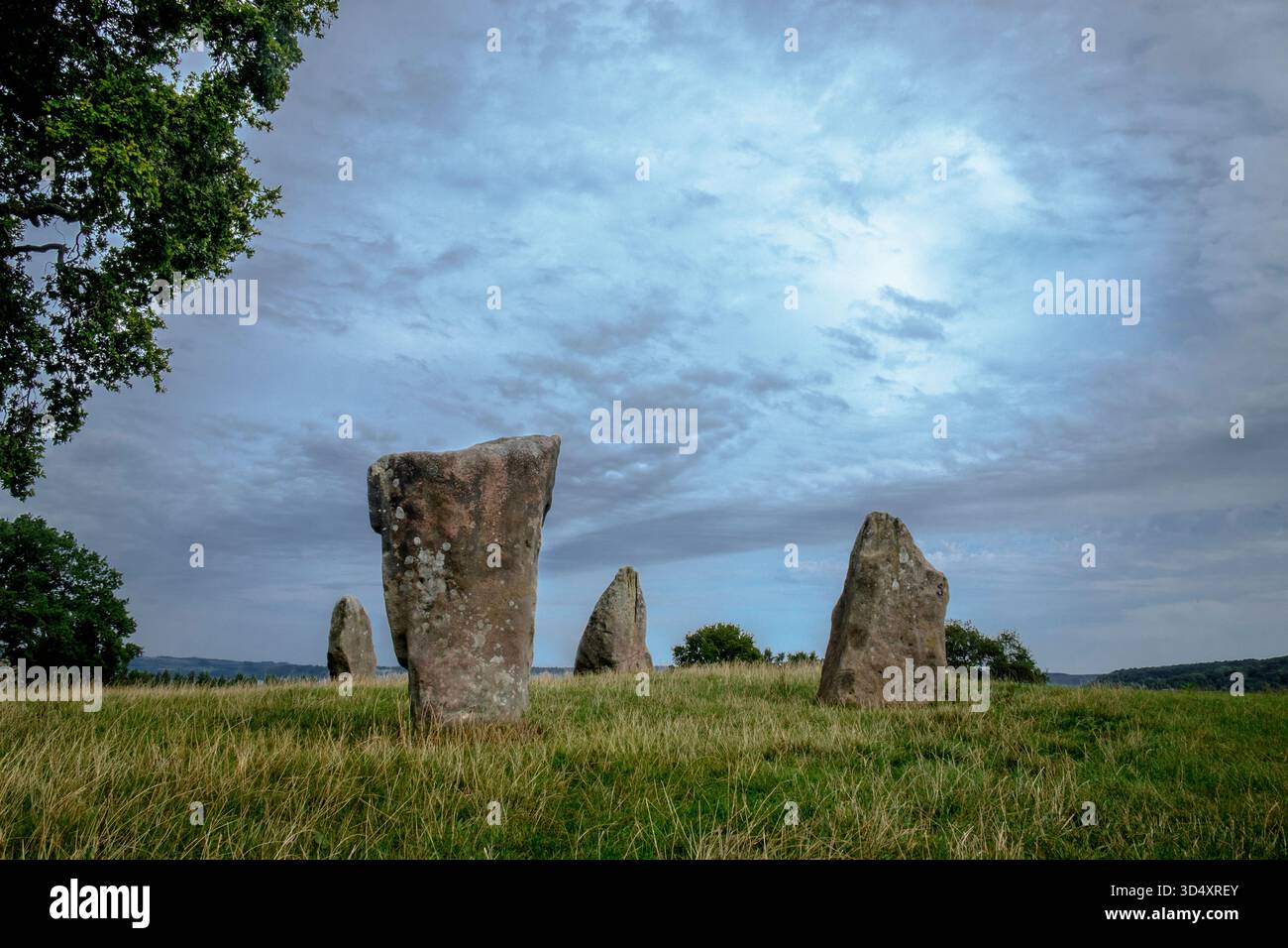 Le Grey Ladies si aggirano attorno alle pietre vicino a Robin Hoods Stride Harthill Moor Derbyshire Foto Stock