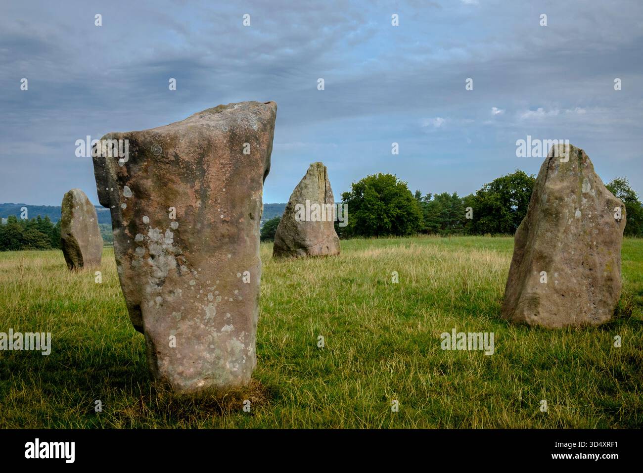 Le Grey Ladies si aggirano attorno alle pietre vicino a Robin Hoods Stride Harthill Moor Derbyshire Foto Stock