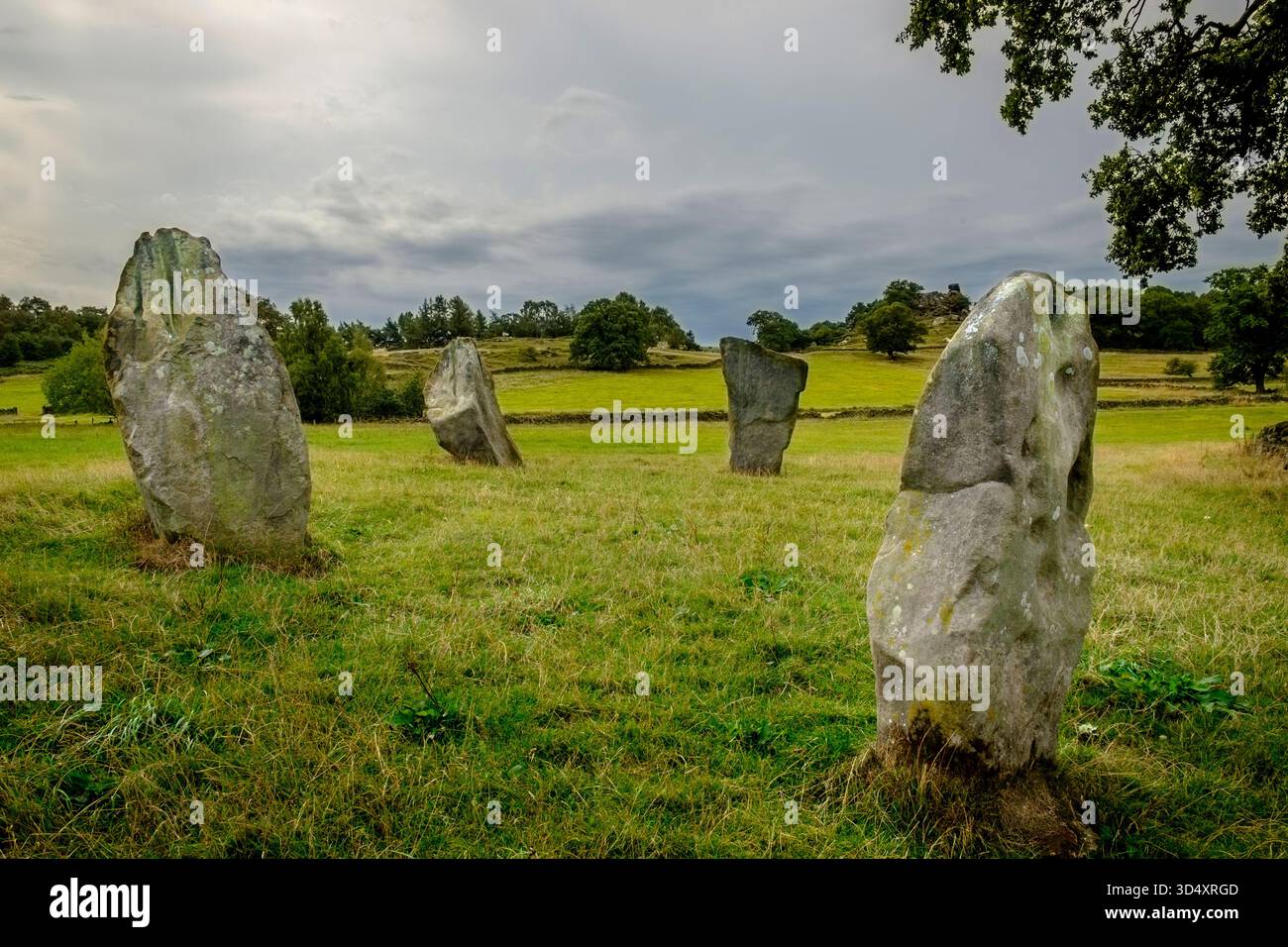 Le Grey Ladies si aggirano attorno alle pietre vicino a Robin Hoods Stride Harthill Moor Derbyshire Foto Stock