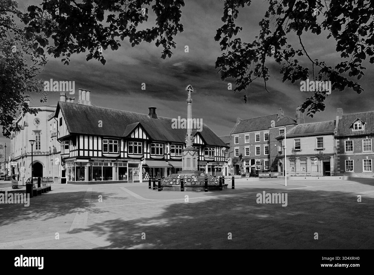Il memoriale di guerra a St Georges Square, Sleaford Town, Lincolnshire, Inghilterra, Regno Unito Foto Stock