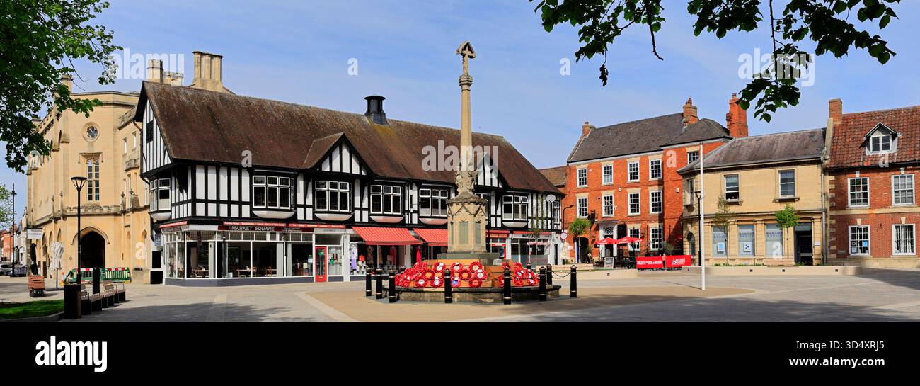 Il memoriale di guerra a St Georges Square, Sleaford Town, Lincolnshire, Inghilterra, Regno Unito Foto Stock