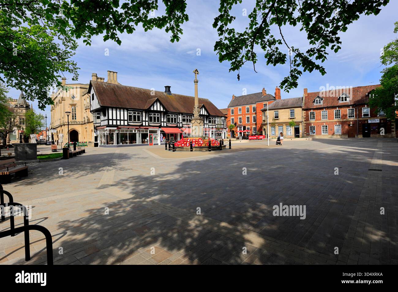 Il memoriale di guerra a St Georges Square, Sleaford Town, Lincolnshire, Inghilterra, Regno Unito Foto Stock