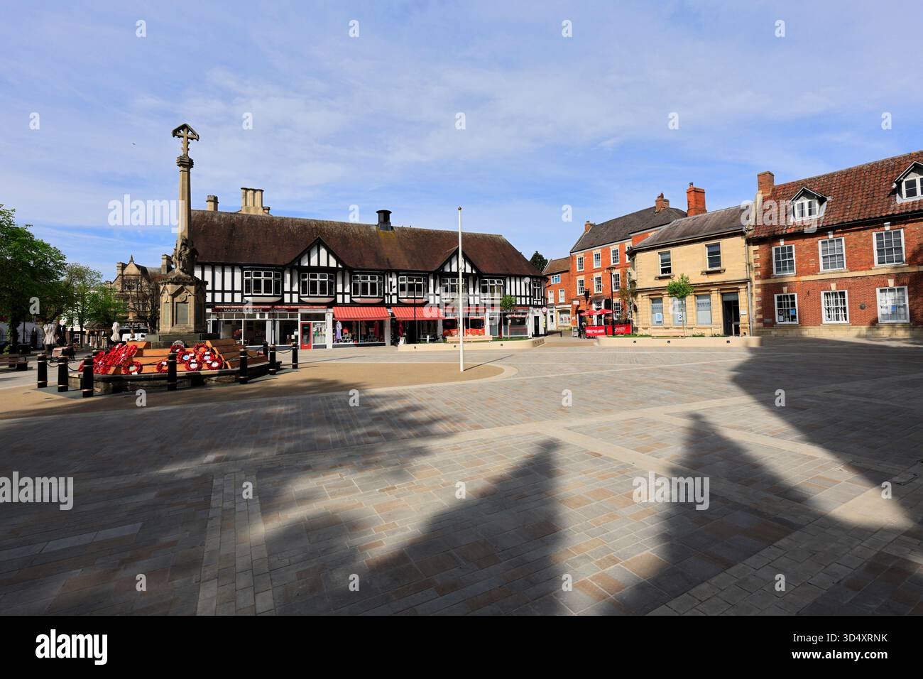 Il memoriale di guerra a St Georges Square, Sleaford Town, Lincolnshire, Inghilterra, Regno Unito Foto Stock