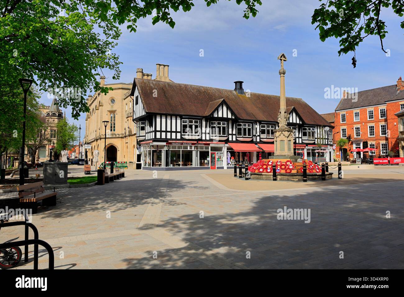 Il memoriale di guerra a St Georges Square, Sleaford Town, Lincolnshire, Inghilterra, Regno Unito Foto Stock
