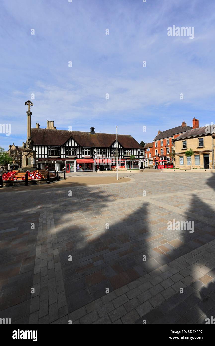 Il memoriale di guerra a St Georges Square, Sleaford Town, Lincolnshire, Inghilterra, Regno Unito Foto Stock