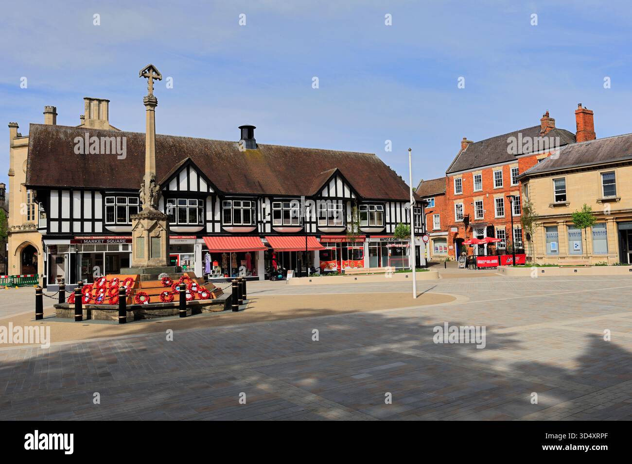 Il memoriale di guerra a St Georges Square, Sleaford Town, Lincolnshire, Inghilterra, Regno Unito Foto Stock