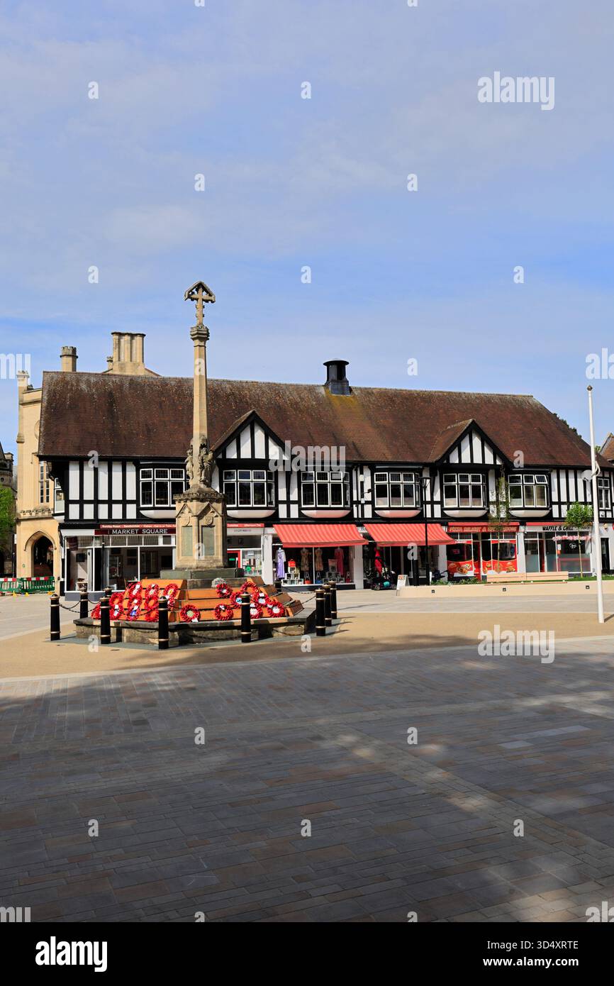 Il memoriale di guerra a St Georges Square, Sleaford Town, Lincolnshire, Inghilterra, Regno Unito Foto Stock