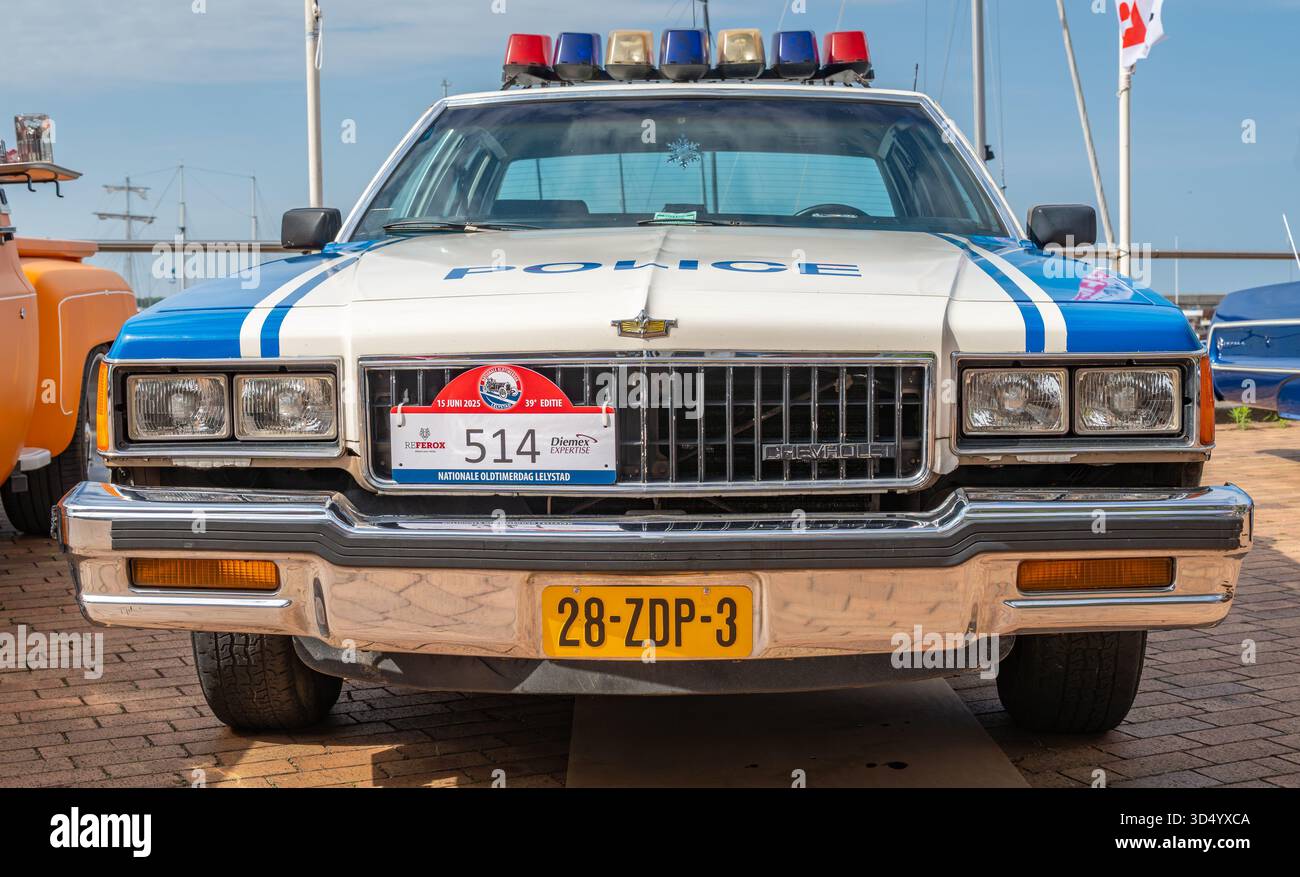 Lelystad, Paesi Bassi, 15.06.2025, Vista frontale dell'auto vintage della polizia Chevrolet Caprice dal 1986 al giorno del National Old timer Foto Stock