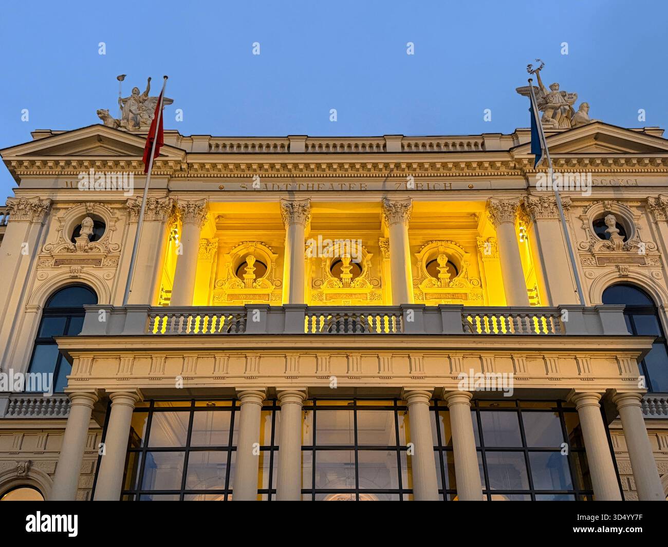 Zurigo, Svizzera. 8 novembre 2025. Teatro dell'Opera di Zurigo. Foto Stock