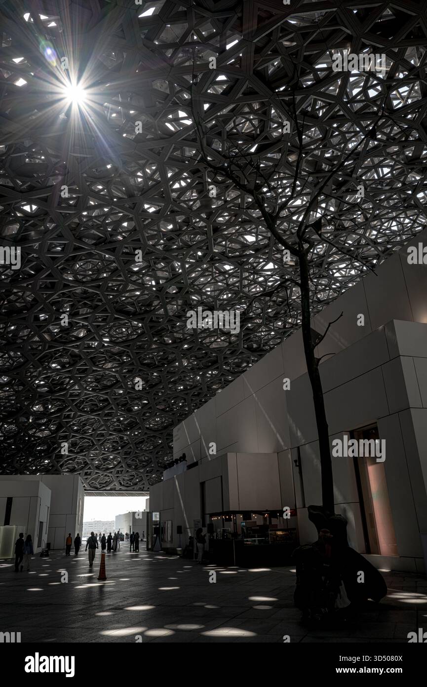 Il cortile del Louvre Abu Dhabi Foto Stock