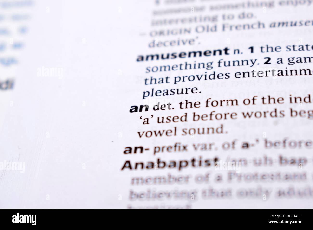 Primo piano della pagina del dizionario inglese con Word - AN Foto Stock