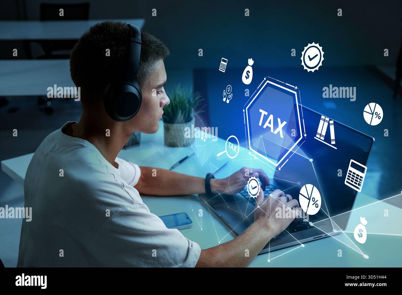 Giovani che lavorano sulle tasse con strumenti digitali in un ambiente di ufficio moderno Foto Stock