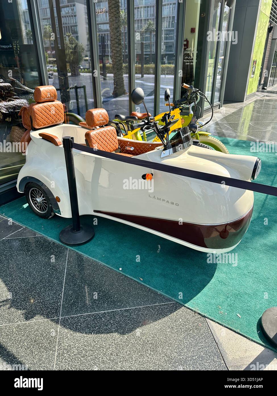 Veicolo elettrico Lampago - Immagine stock catturata con smartphone