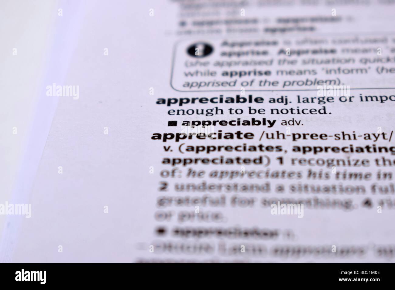 Primo piano della pagina del dizionario inglese con Word - Appreciate Foto Stock