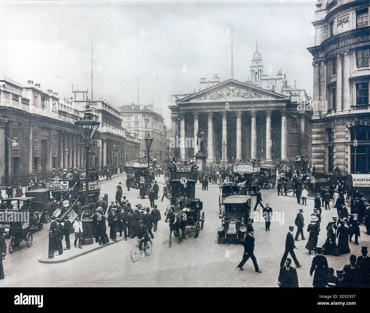 The Royal Exchange and Bank of England, City of London, Greater London, England, United Kingdom, Greater London, Inghilterra, Regno Unito Foto Stock
