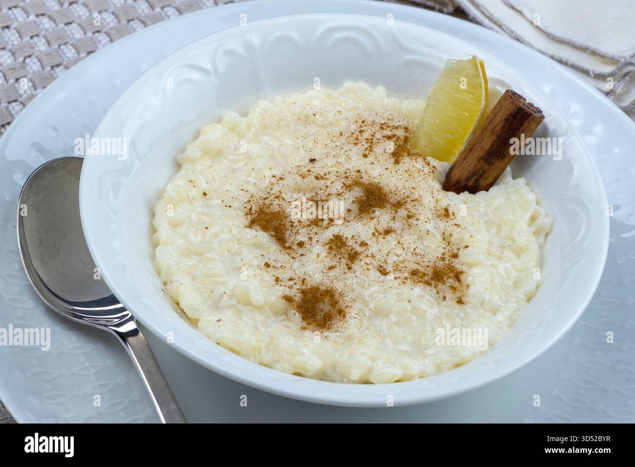 Budino di riso con cannella Foto Stock