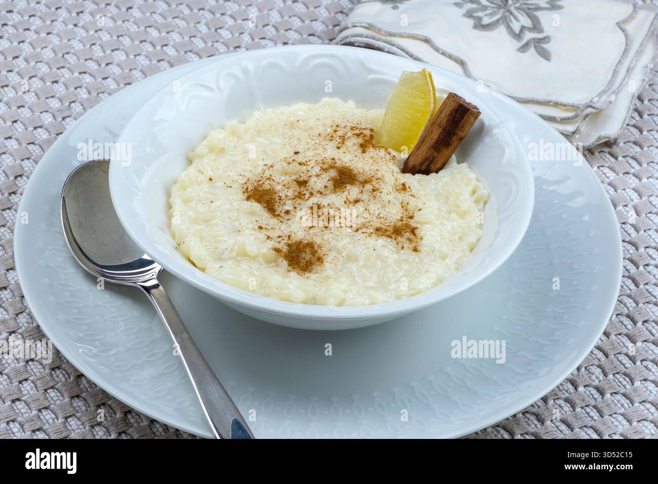 Budino di riso con dessert alla cannella Foto Stock