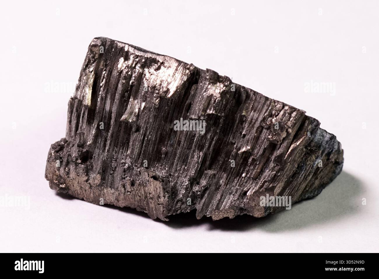 Cristalli di gadolinio, campioni di metallo di gadolinio di terre rare Foto Stock