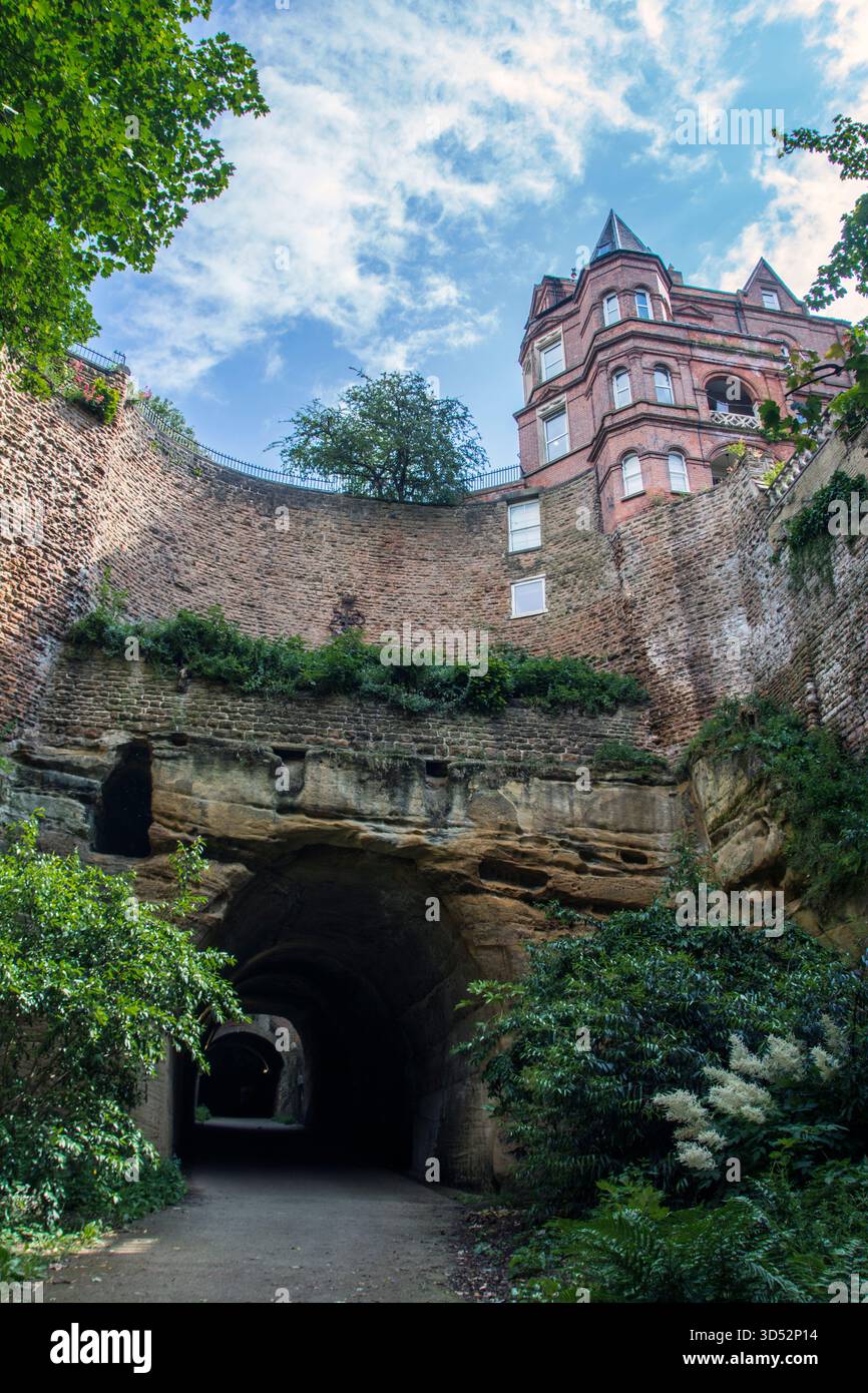 Un luogo nascosto di Nottingham, scena del Park Tunnel che si affaccia dal basso Foto Stock