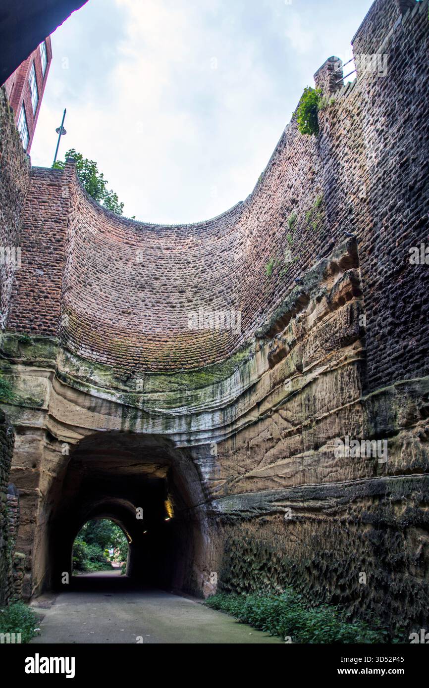 Un luogo nascosto di Nottingham, scena del Park Tunnel che si affaccia dal basso Foto Stock