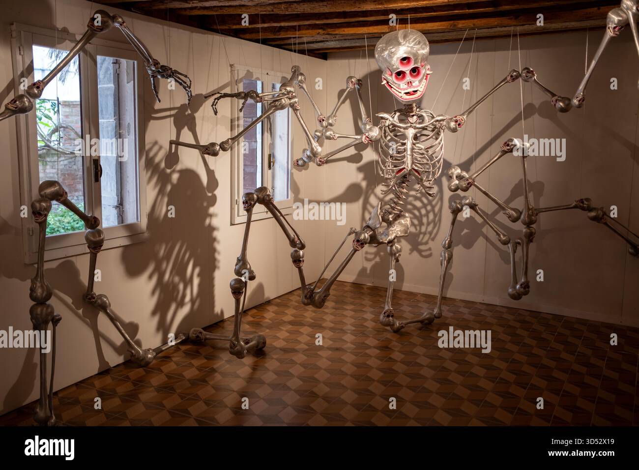 Alla scoperta del presente dal futuro, il padiglione mongolo alla 60a mostra d'arte della Biennale di Venezia dell'artista Ochirbold Ayurzana che presenta la tradizione Foto Stock