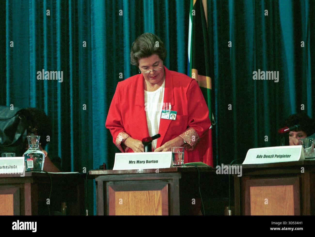 commissario TRC, Mary Burton, durante una pausa nelle prime audizioni della Commissione per la verità e la riconciliazione (TRC) a città del Capo. 04/96 Foto Stock