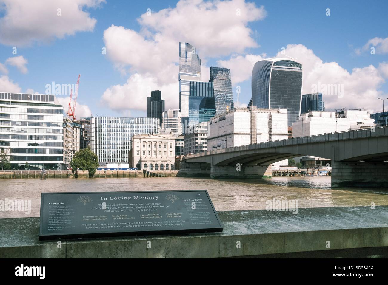 Una veduta della citta' di Londra, incluso il memoriale a coloro che persero nell'attacco terroristico al London Bridge London 09/01/2025 Foto Stock
