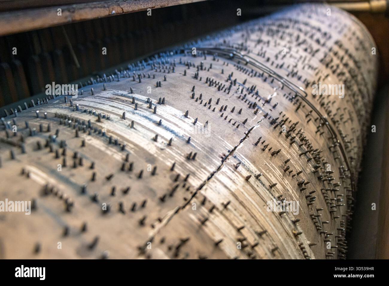 Vista ravvicinata del cilindro rotante in un pianoforte da strada, del XIX-XX secolo Foto Stock