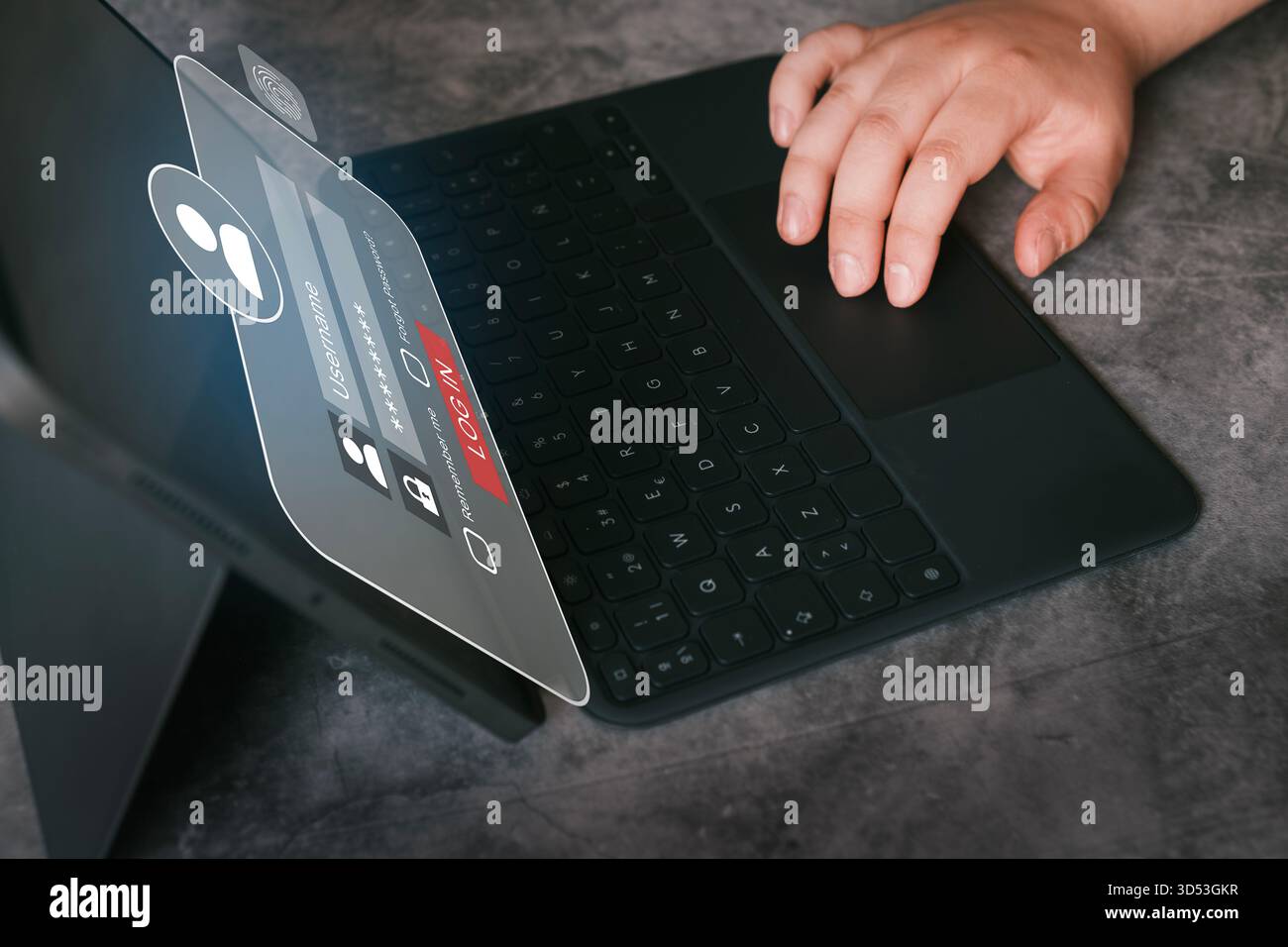 La donna utilizza un tablet digitale con accesso sicuro alle informazioni personali dell'utente sullo schermo. Accedi o registrati con nome utente e password. Sicurezza informatica. Foto Stock