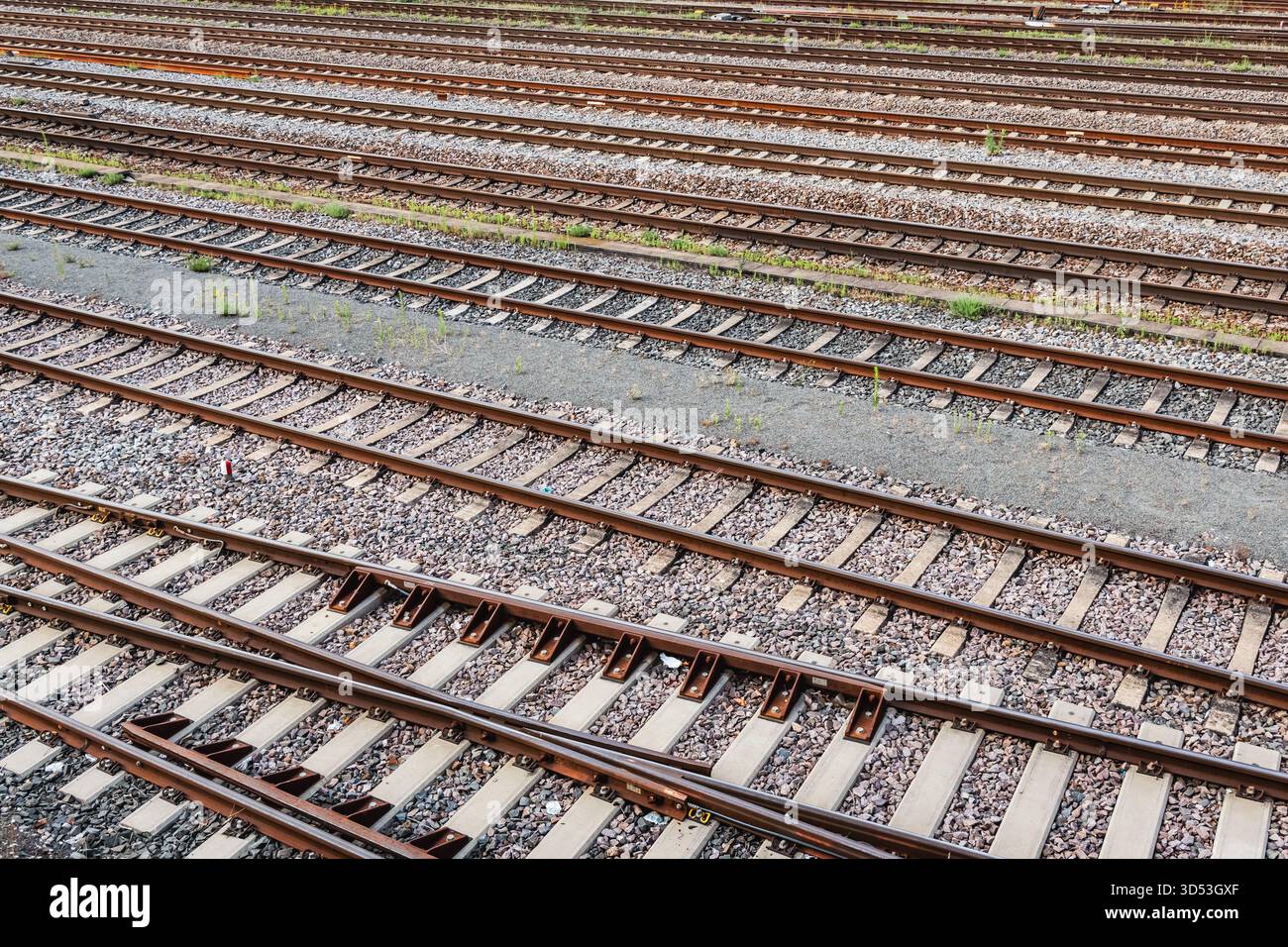 Dettaglio delle rotaie presso lo scalo di manovra e la stazione merci, in Europa Foto Stock