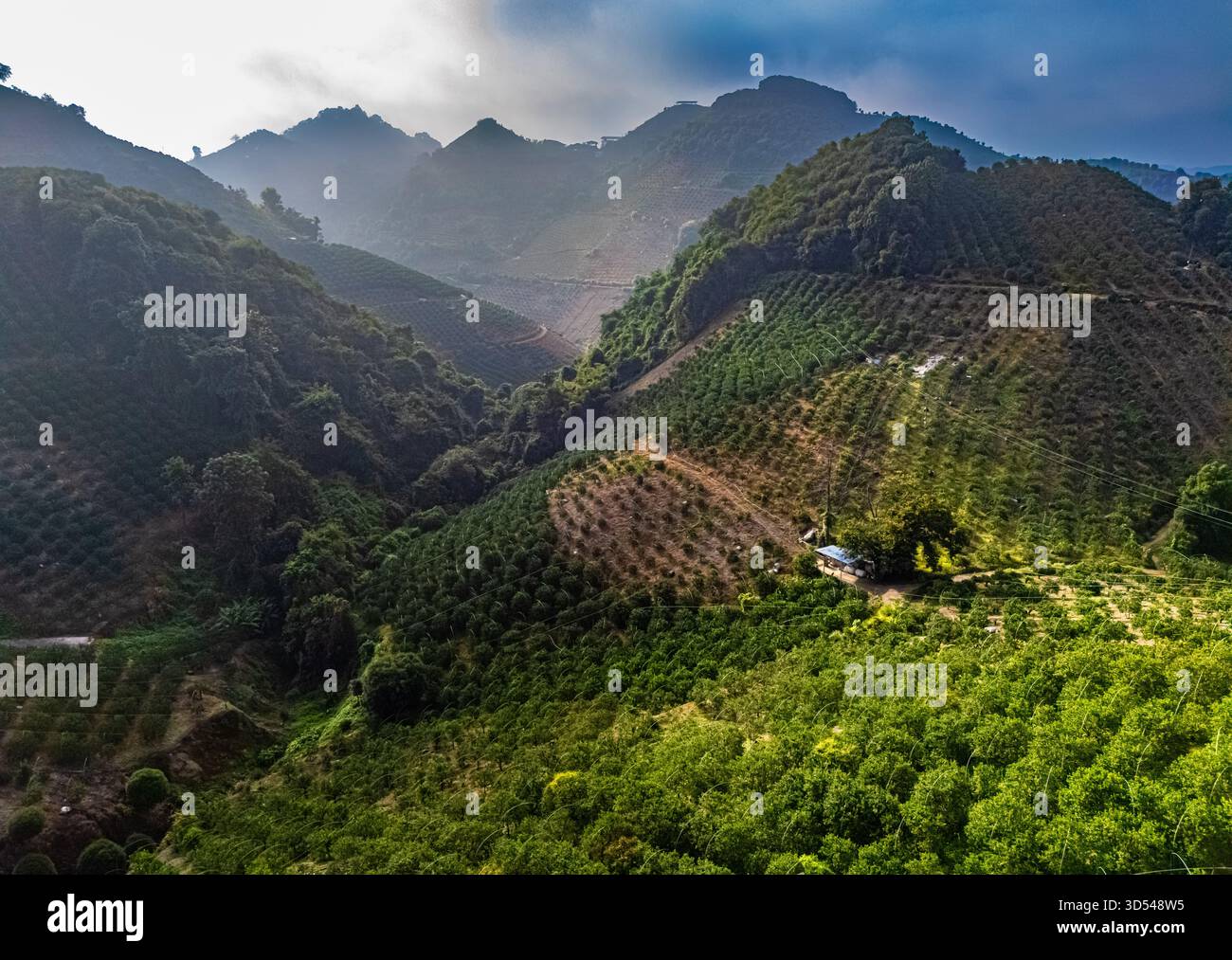 Vista del paesaggio vicino a Yangshuo nella regione del Guangxi, Cina. Foto Stock