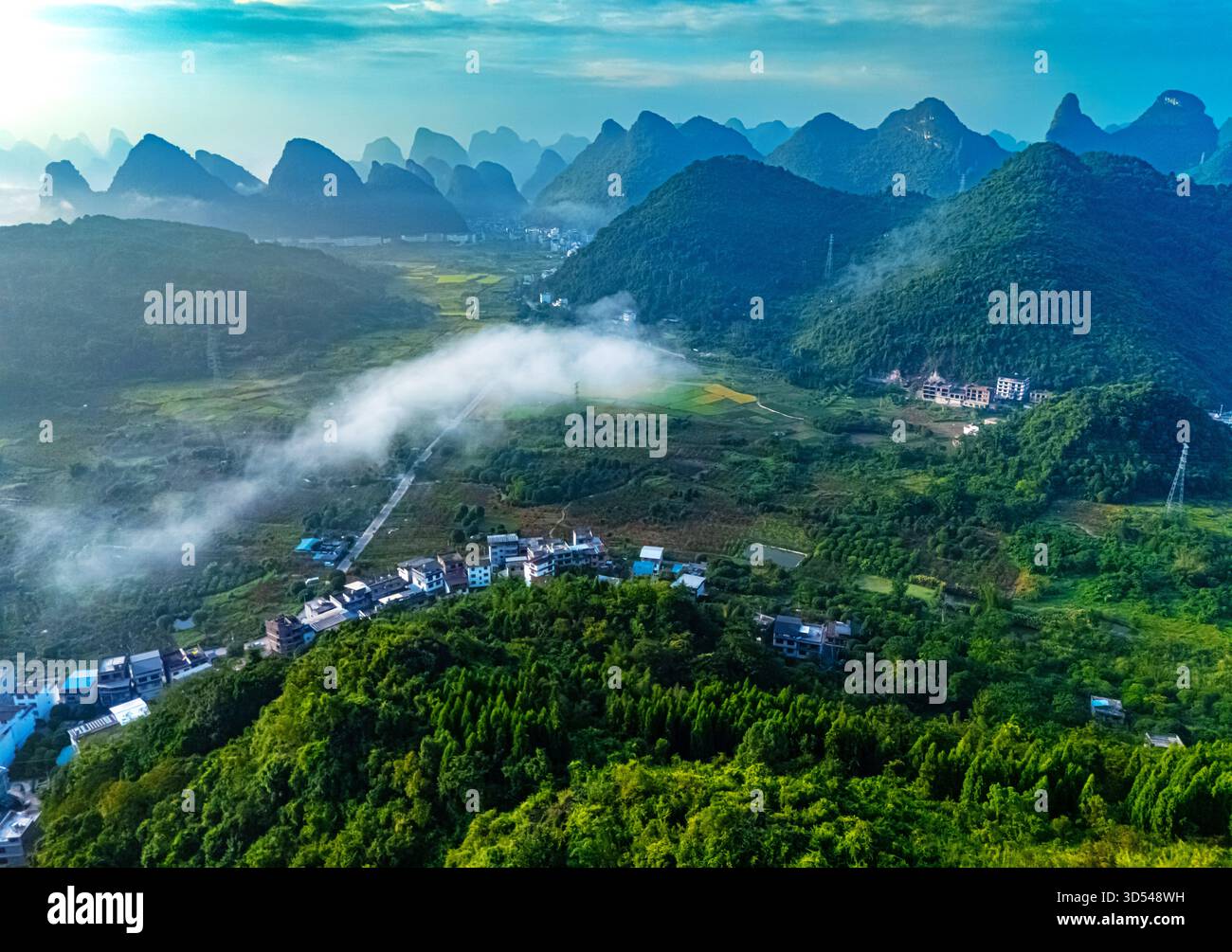 Vista del paesaggio vicino a Yangshuo nella regione del Guangxi, Cina Foto Stock