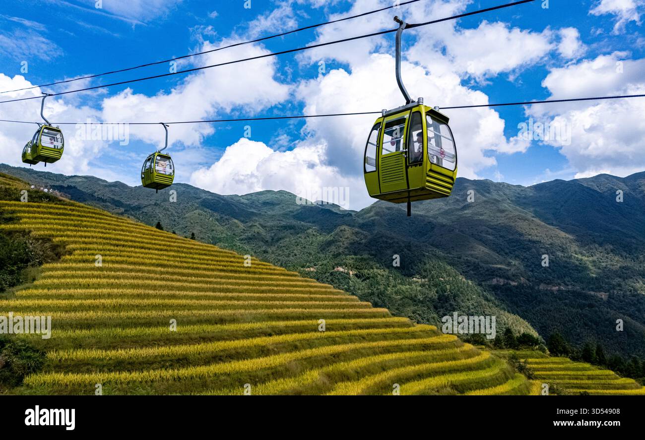 Funivia sulle risaie di Longsheng nella regione del Guangxi, Cina Foto Stock