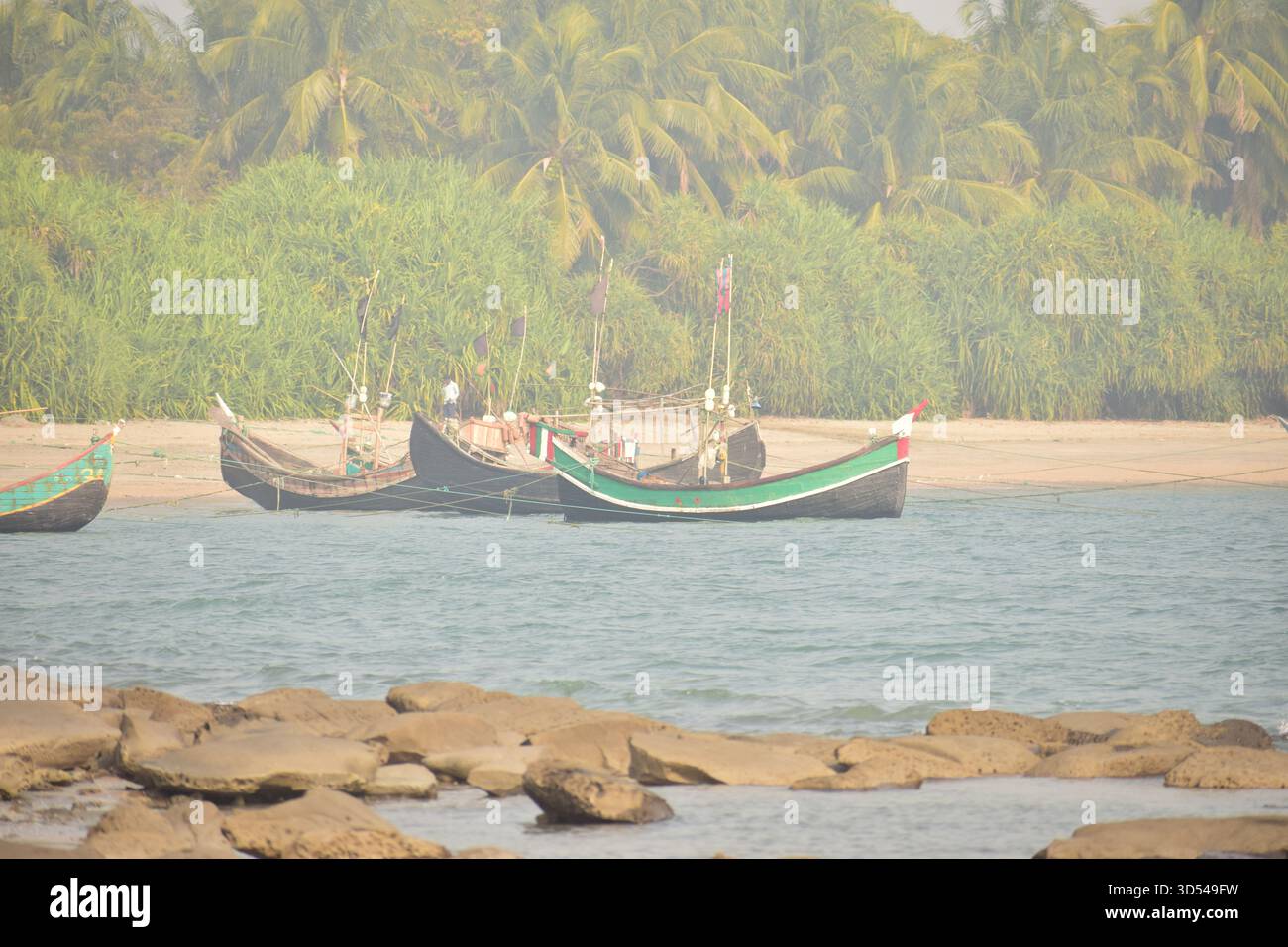 Peschereccio all'Isola di Saint Martin - Life by the Blue Horizon of Bangladesh Foto Stock