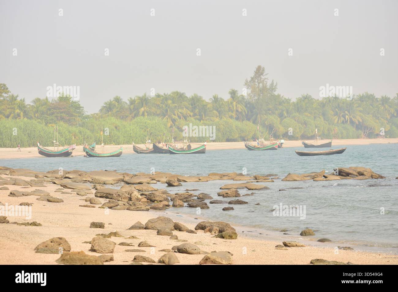 Peschereccio all'Isola di Saint Martin - Life by the Blue Horizon of Bangladesh Foto Stock