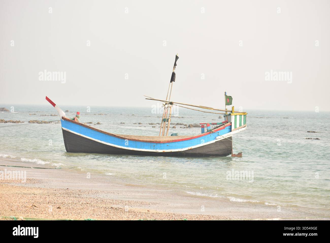 Peschereccio all'Isola di Saint Martin - Life by the Blue Horizon of Bangladesh Foto Stock
