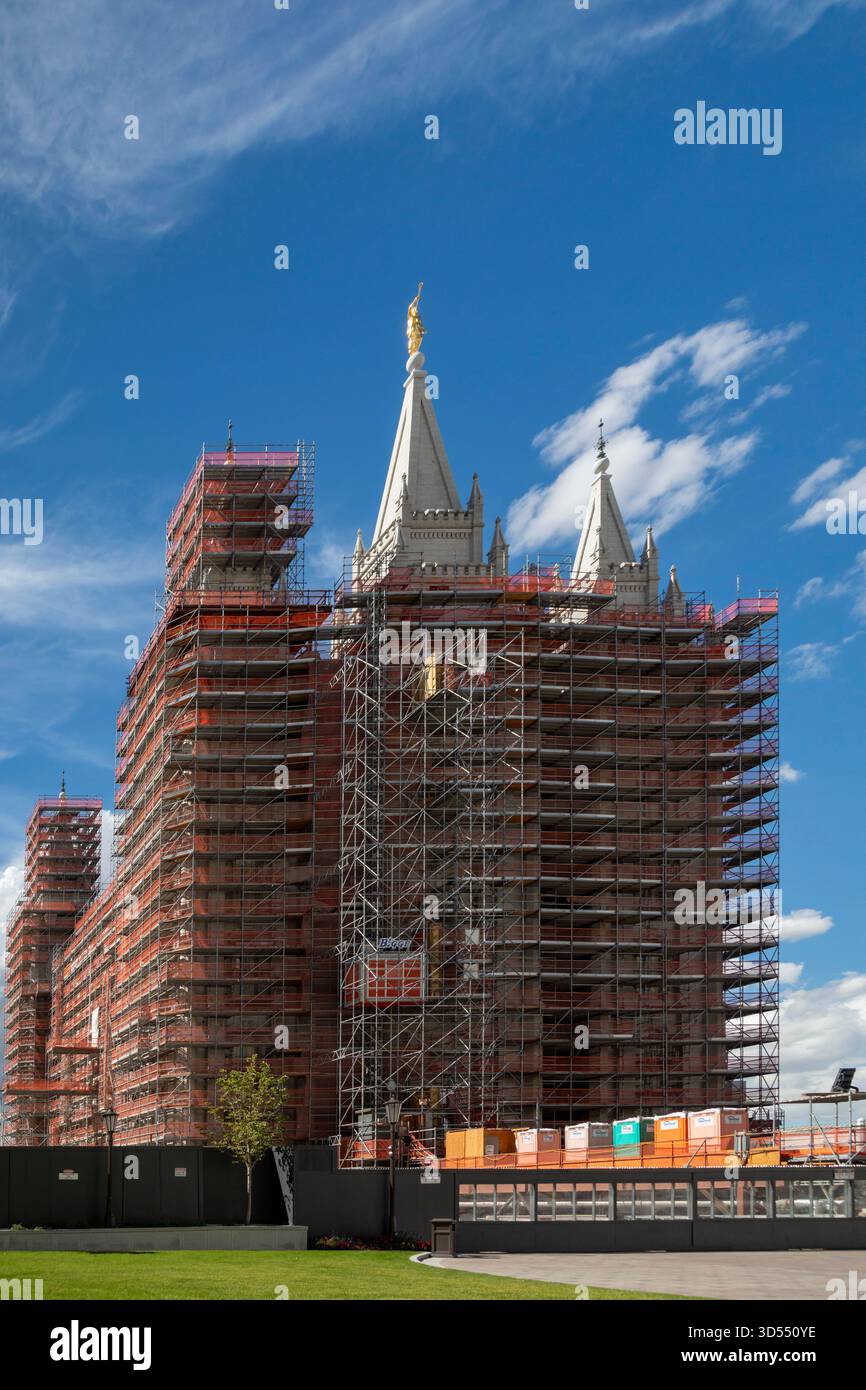 Salt Lake City, Utah - l'impalcatura circonda la Chiesa di Gesù Cristo dei Santi degli ultimi giorni Salt Lake Temple, che è chiuso per lavori di ristrutturazione. Foto Stock