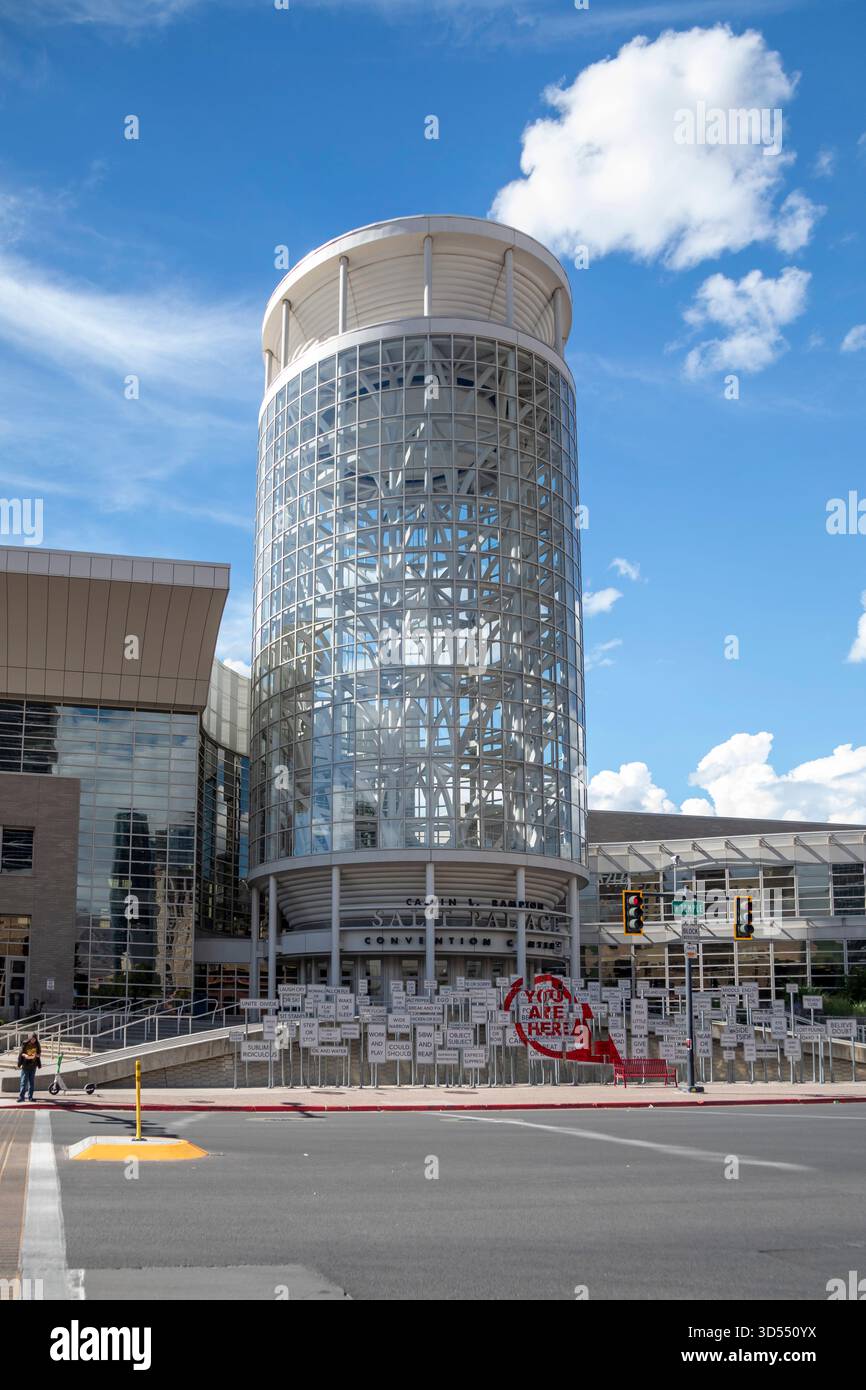 Salt Lake City, Utah - il centro convegni di Salt Lake City. Ufficialmente il Calvin L. Rampton Salt Palace Convention Center, è comunemente chiamato Th Foto Stock