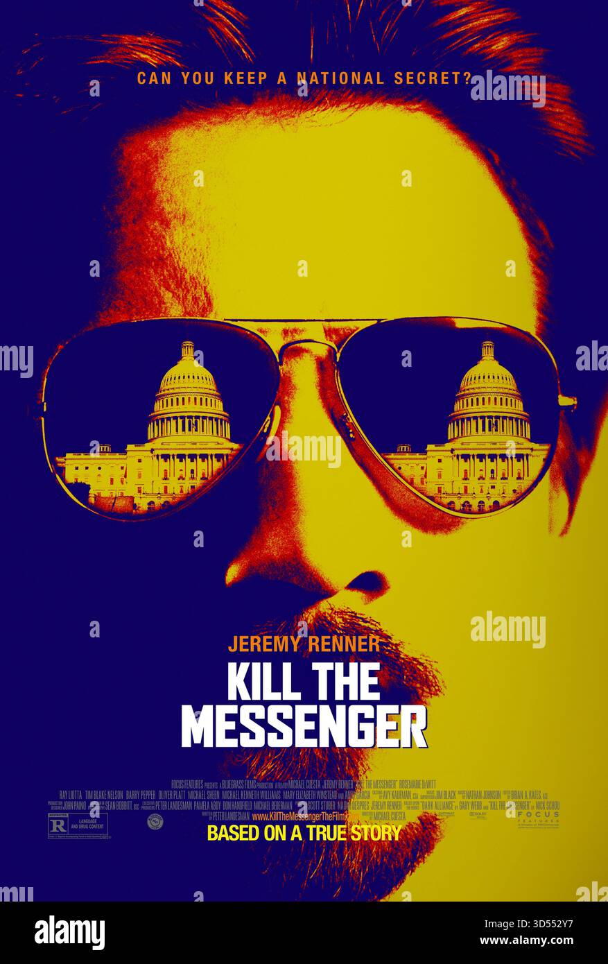 Kill the Messenger (2014) diretto da Michael Cuesta e interpretato da Jeremy Renner, Mary Elizabeth Winstead e Robert Patrick. Il giornalista Gary Webb rischia la sua carriera e la sua vita esponendo un'operazione segreta della CIA per finanziare i ribelli nicaraguensi attraverso le vendite di cocaina. USA SOLO PER USO EDITORIALE DI un foglio di poster. Credito: Funzioni BFA / Focus Foto Stock