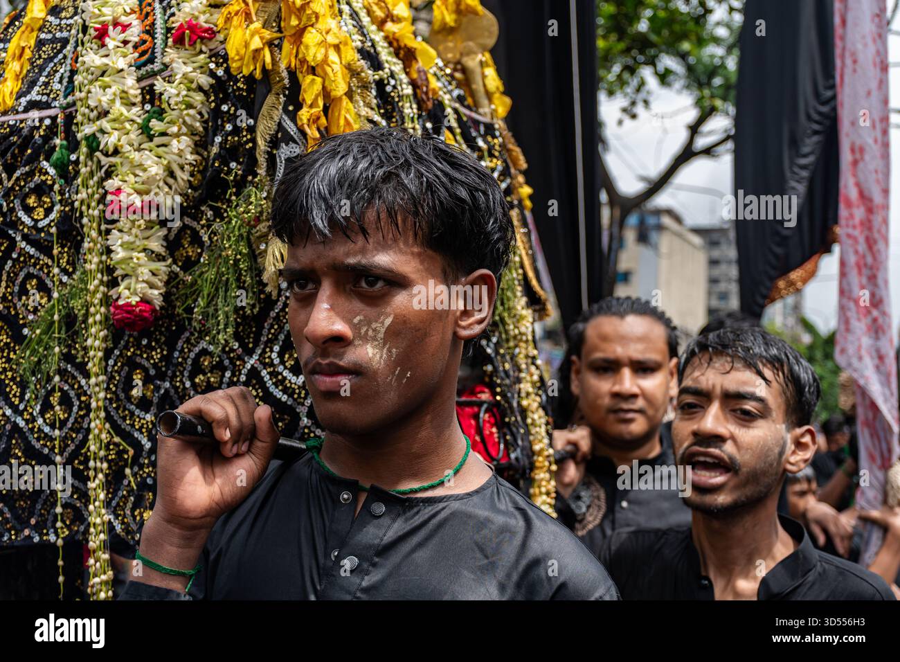 Tazia Parade osserva Muharram dai devoti sciiti in Bangladesh Foto Stock
