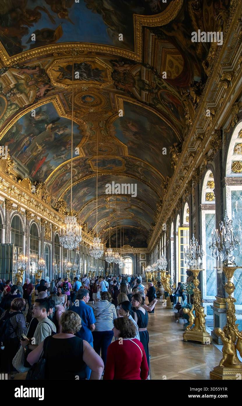 Soffitto, pareti e finestre della sala degli specchi, Palazzo di Versailles, Francia Foto Stock