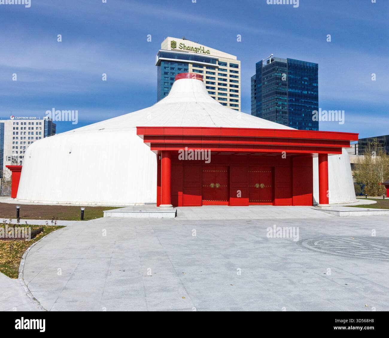 Il rinomato gruppo nazionale di arti dello spettacolo della Mongolia, il Tumen-Ekh Folk Song and Dance Ensemble, si esibisce nel complesso Shangri-la Ulaanbaatar. Foto Stock