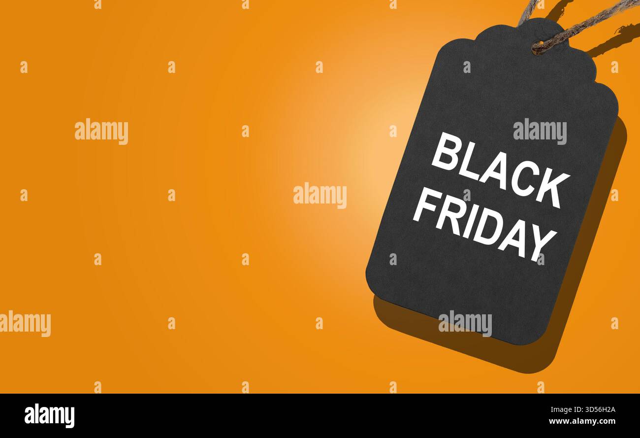 Banner tag Black Friday. etichetta di cartone con dettagli arancioni e gancio, simbolo di vendita, prezzo scontato e offerta speciale, elegante design autunnale per Foto Stock