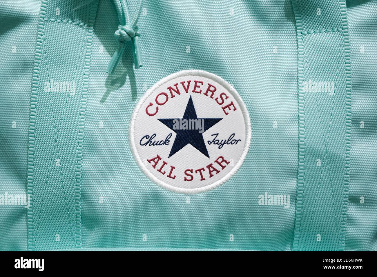 Primo piano di una borsa Converse All Star di colore verde menta, con logo rotondo in tessuto Foto Stock