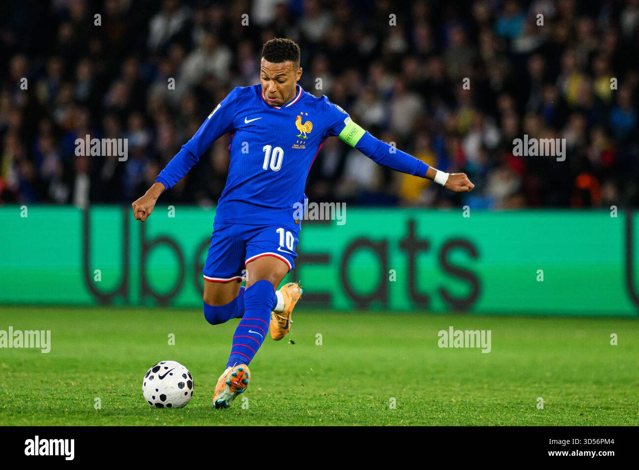 PARIGI, FRANCIA - 12 NOVEMBRE 2025: - La partita di calcio le qualificazioni europee per la Coppa del mondo FIFA 2026 Francia vs Ucraina al Parc des Princes. Foto Stock