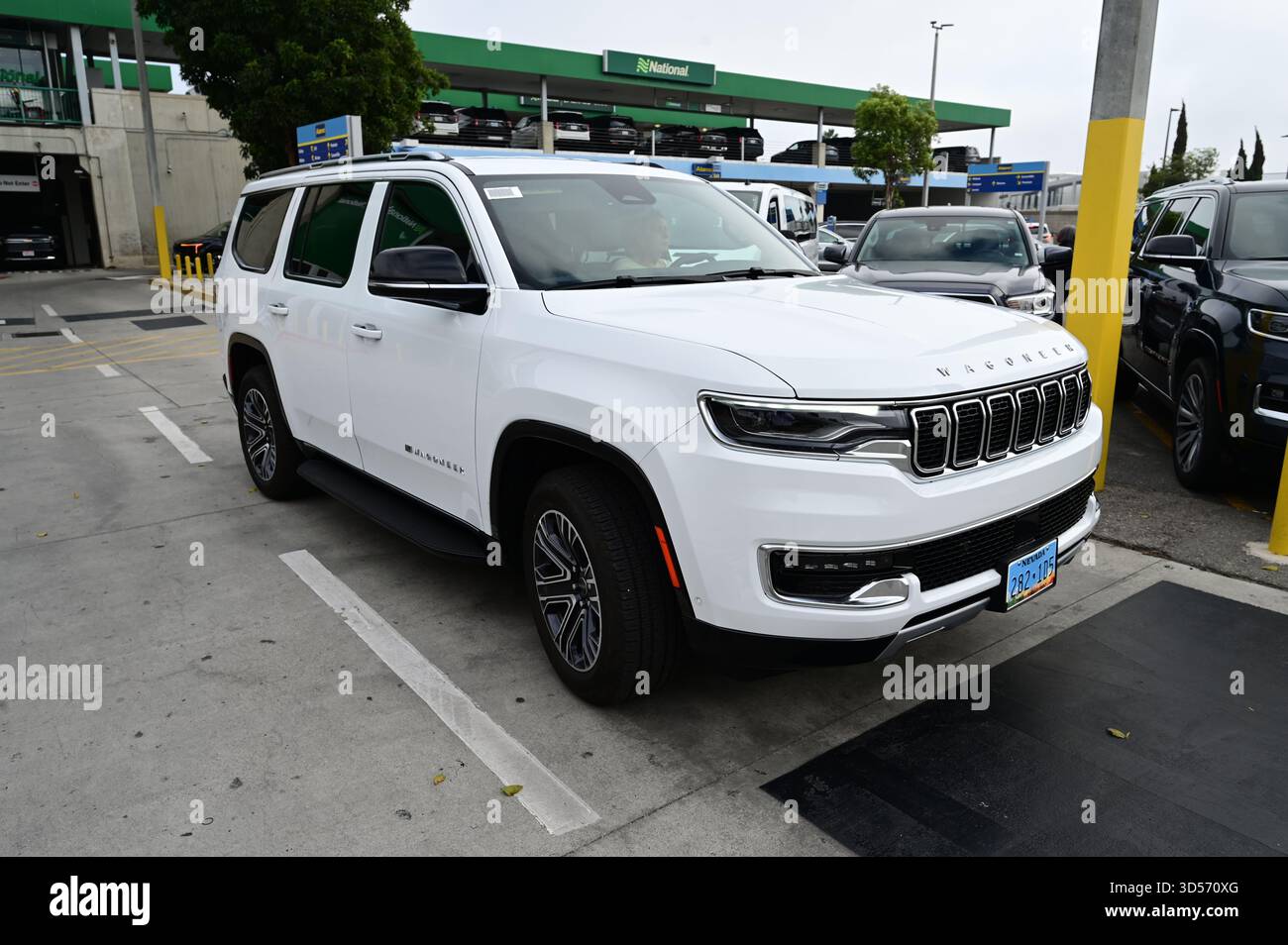 SUV Jeep Wagoneer bianco. Foto Stock